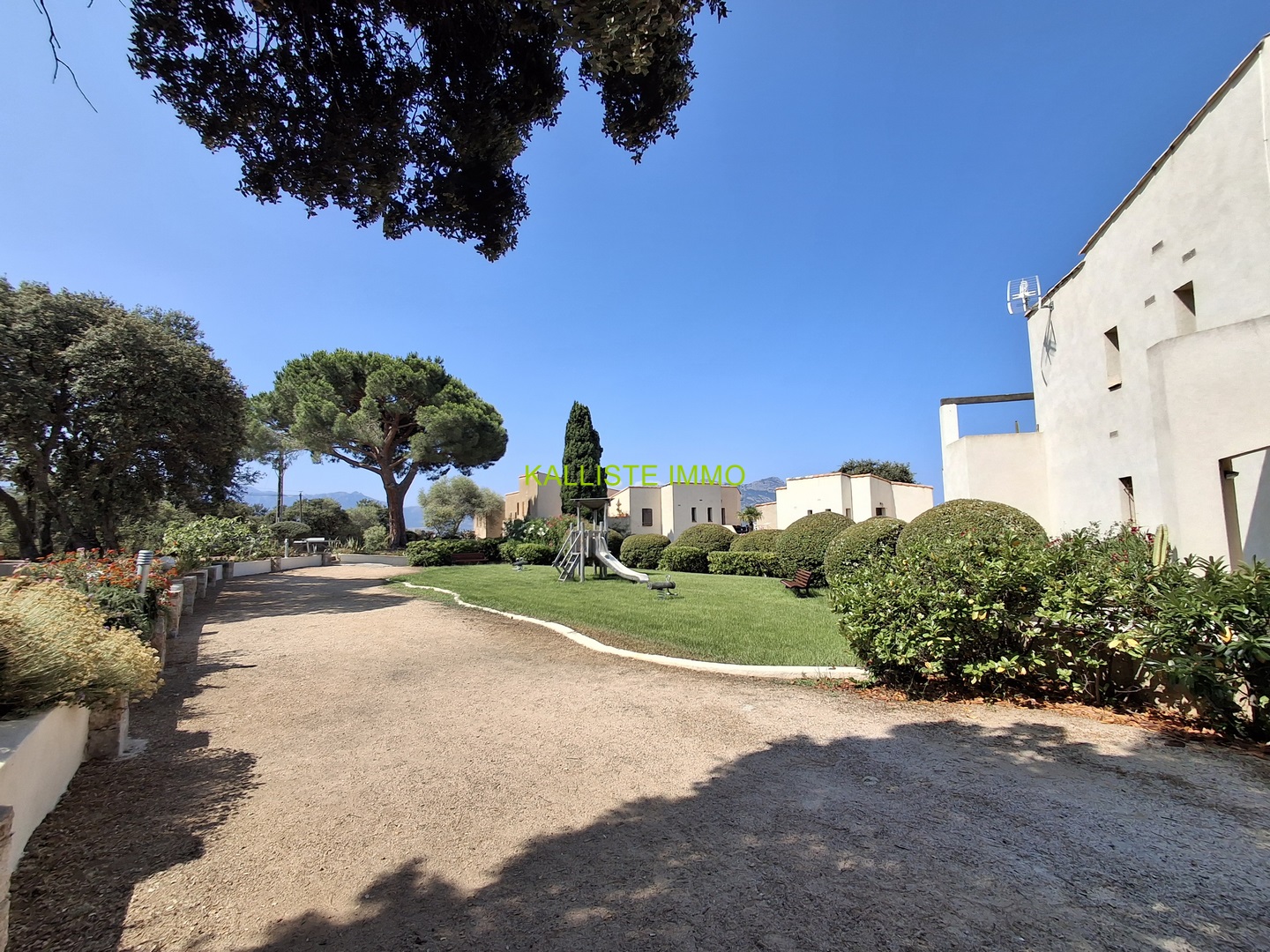 APPARTEMENT AVEC PISCINE & TENNIS A LUMIO
